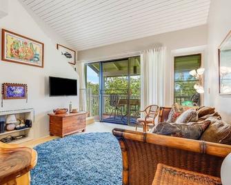 Hale Aina ~ Home of the Land - Kahuku - Living room