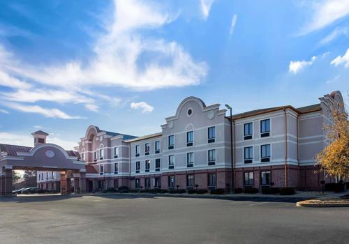 Comfort Inn Suites Airport American Way 81 1 1 7 Memphis Hotel Deals Reviews Kayak