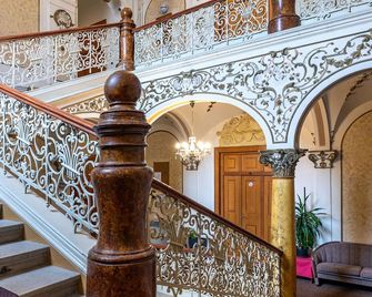 Hotel Slovan Plzen - Pilsen - Aufgang