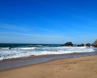 Quinta Matalva Main House -styish and secluded villa with pool, view and gardens - Sintra - Playa