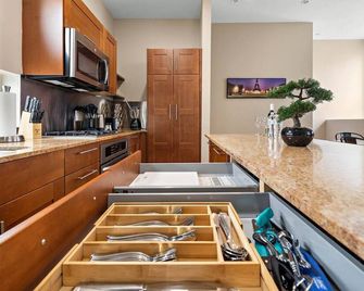 Modern Home Near Heights, Dt Washington Games - هيوستن - مطبخ