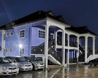 Tropical Oasis in Accra - 2 Bedroom Apartment - Accra - Building