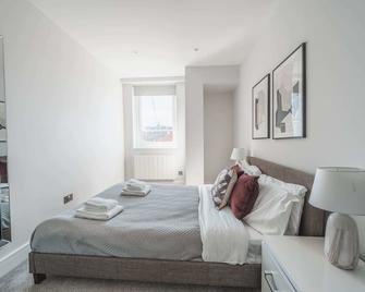 Modern 1 Bedroom Apartment in Central Eastleigh - Eastleigh - Bedroom