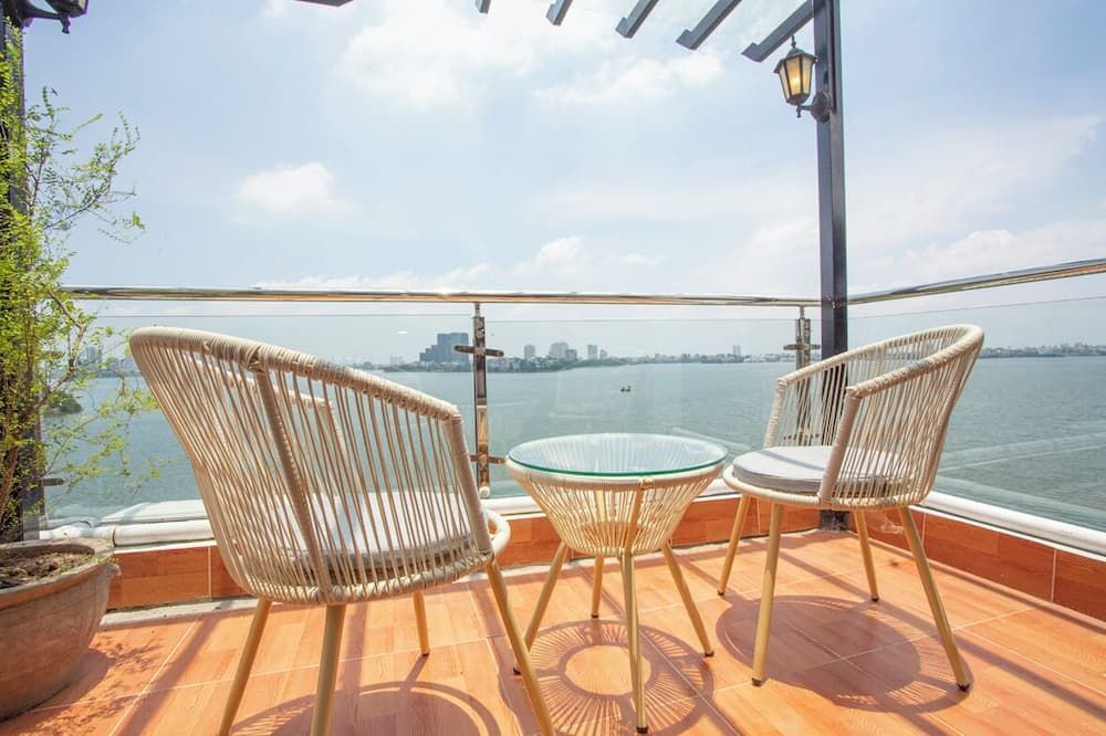 Ha Thanh Stay - Westlake Apartment - האנוי - מרפסת