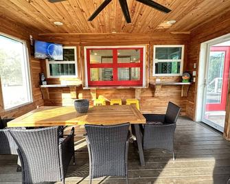 Farmhouse: Waterfront+Slide+Swings+V-ball+FirePit - Glenwood - Comedor