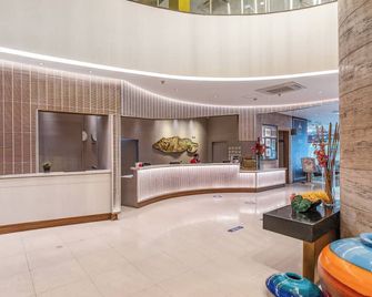 Crown Regency Hotel & Towers - Cebu City - Lobby