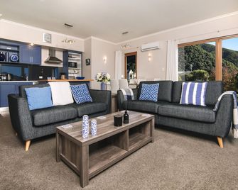 Wilkes Way Villa - Picton - Living room