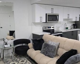 Home Away From Home. 7min Or Less Radius To All Amenities And Downtown Edmonton - Edmonton - Kitchen
