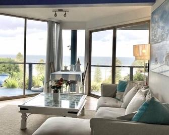 Blue Seas Villa, Sth Avoca Magnificent Beach & Ocean Views - Avoca Beach - Soggiorno