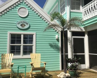 Caymanian Style Home w/ Pool, Pickle Ball Court, Optional Private Bar - North Side - Patio