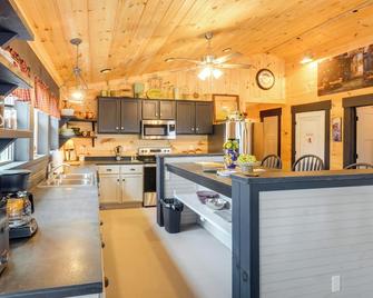 Loretto Cottage on Bourbon Trail w/ Fire Pit - Loretto - Kitchen