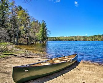 Lakefront Meredith Home: Private Beach & Fire Pit! - New Hampton - Beach