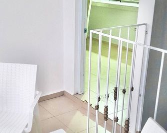 Centrally located Comfortable Apartment - Bonao - Escaleras