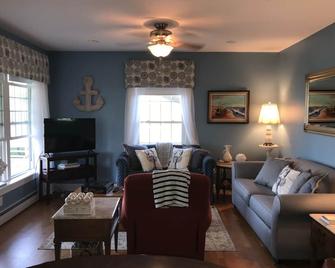 Availability for Kennebunkport Prelude Festival. - Biddeford - Living room