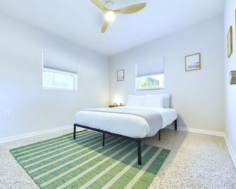 The Seaside Launch Pad In Cape Canaveral - New! - Cape Canaveral - Bedroom