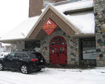 أدارا هوتل - وستلر - مدخل الفندق