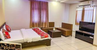 Fabhotel Sparkling Pearl - Aurangabad - Schlafzimmer
