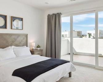 Bright, Modern, Central - Theater Room, Sleeps 9 - San Pedro - Bedroom