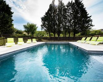 cottage in southern Ardèche with swimming pool (4 X 8) on large enclosed land (4000m) - Saint-Maurice-dʼIbie - Piscina