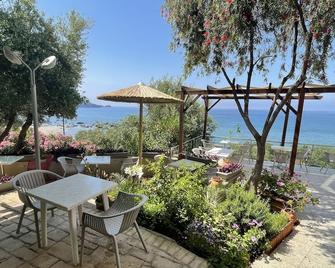 Horizon Beach Hotel - Plakias - Patio