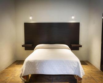 Hotel Allende Morelia - Morelia - Habitación