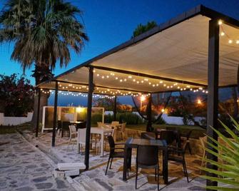 Hotel Sea - Cesme - Patio