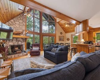 Water's Edge-Water Views, Dock/Slip, Hot Tub, Fire Pit, Sups - Winchester - Living room