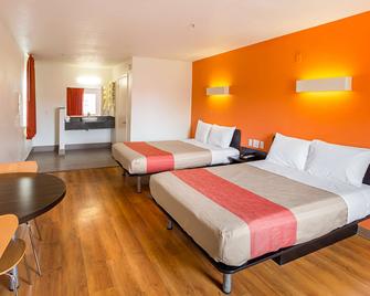 Motel 6-Grand Prairie, Tx - Near Six Flags Drive - גרנד פריירי - חדר שינה