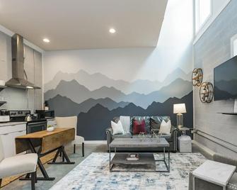 Luxury Loft Private Roof Top & Free Parking - Nashville - Living room