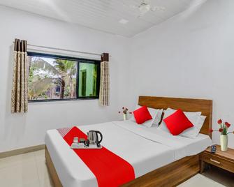 Malhar Lodging & Boarding By OYO - Khalapur