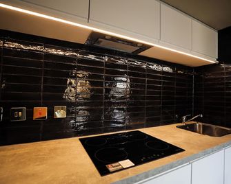 Revolver Glasgow - Γλασκώβη - Κουζίνα