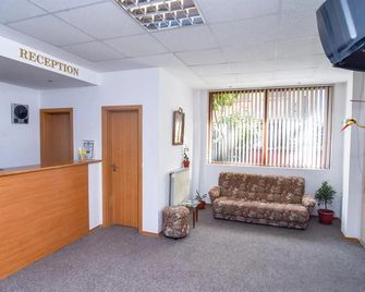 Family Hotel Saint Iliya - בורגאס - דלפק קבלה