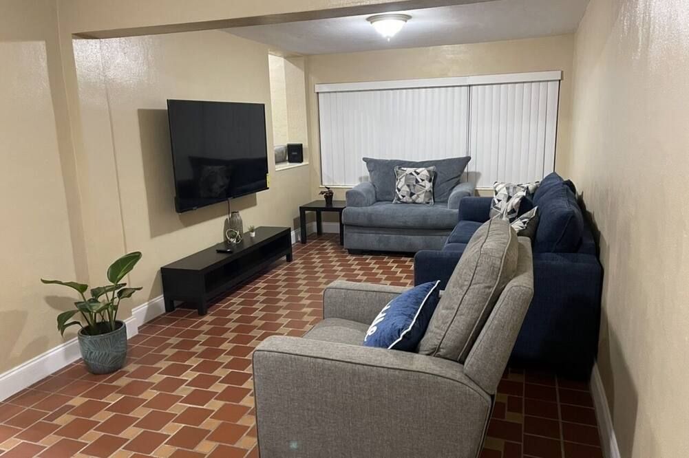 Cozy home, centrally located! - מיאמי - סלון