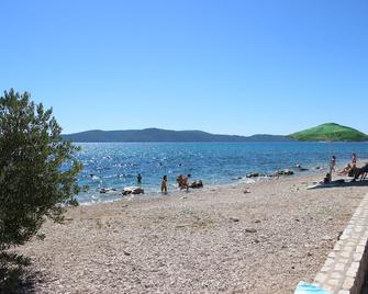 NEW Holliday Apartment A2+2, Family house, garden pool, terase, wi-fi - Pokrovnik - Playa