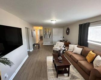 Spacious Westminster 2bd/1ba - Westminster - Sala de estar