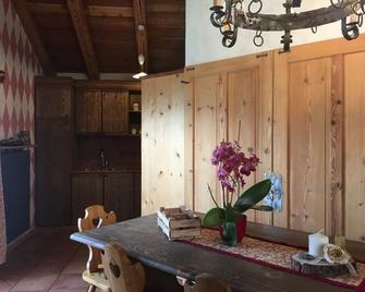 Agriturismo Alpenvidehof - Coredo - Essbereich
