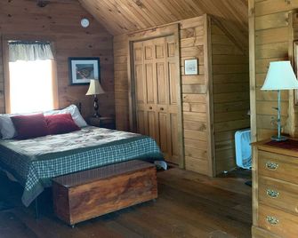The Coral Cabin - Waterbury Center - Bedroom