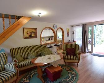 Holiday home with whirlpool at the lake in Zakowo - Sulęczyno - Pokój dzienny