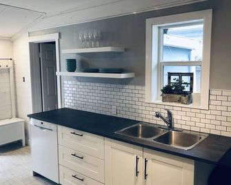 Quaint Home Away From Home - Penticton - Cocina