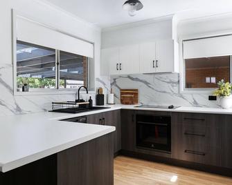 Newly Renovated House - Central Location Free Linen - Colac