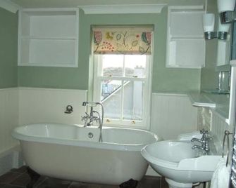 Hill House Clifden - Clifden