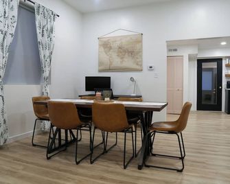 The Pink Door House Downtown Noblesville - Noblesville - Essbereich