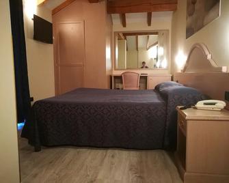 Lo Scoiattolo - Massino Visconti