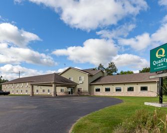 Quality Inn Redgranite - Redgranite - Edificio