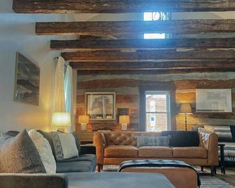 The Melmore Cabin, cozy and spacious gathering space - Tiffin - Wohnzimmer