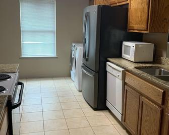 1109 S. Boston Pl 3 bedroom, 2 bath house - Russellville - Kitchen