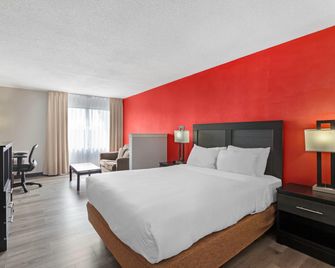 كواليتي إن آند سويتس - تورونتو ويست - ميسيساوغا - غرفة نوم