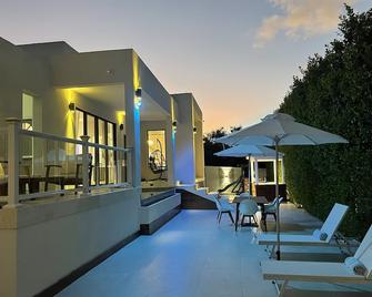 The White House Tci Guest House - Île de Providenciales