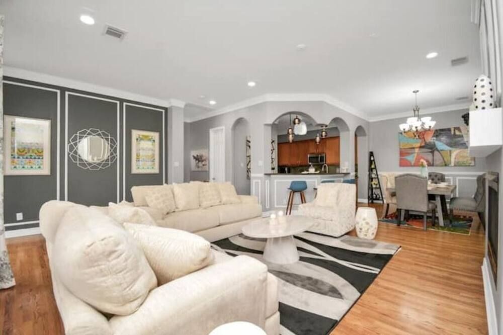 3BR 3Ba Upscale Luxury Home in The Heights - هيوستن - غرفة معيشة