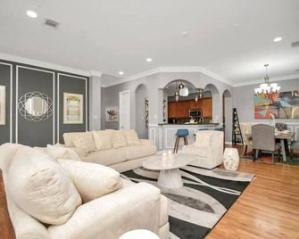 3BR 3Ba Upscale Luxury Home in The Heights - هيوستن - غرفة معيشة